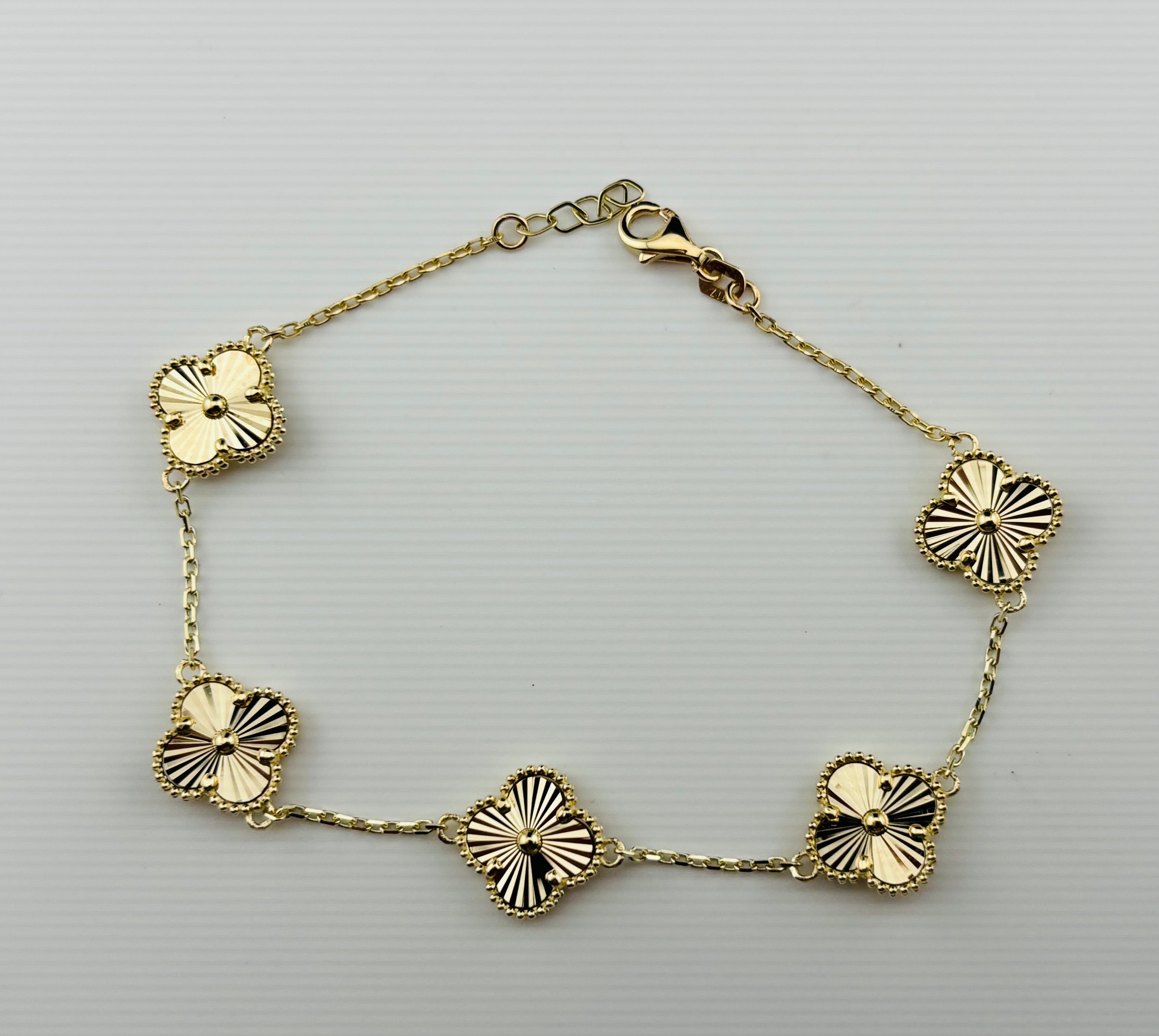 Pulseras Clover doradas en oro 10K