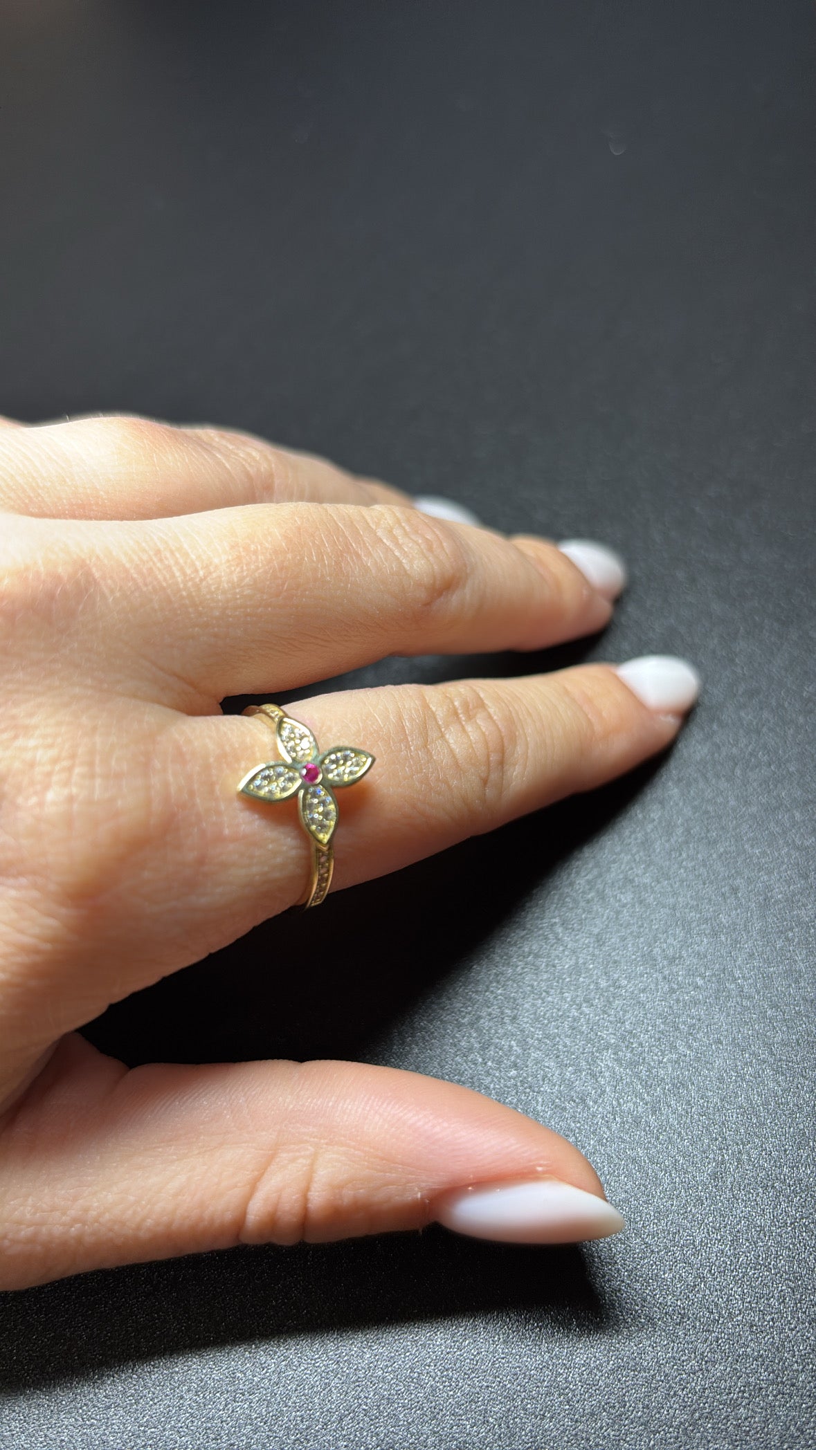 Anillo de mujer en oro 10K