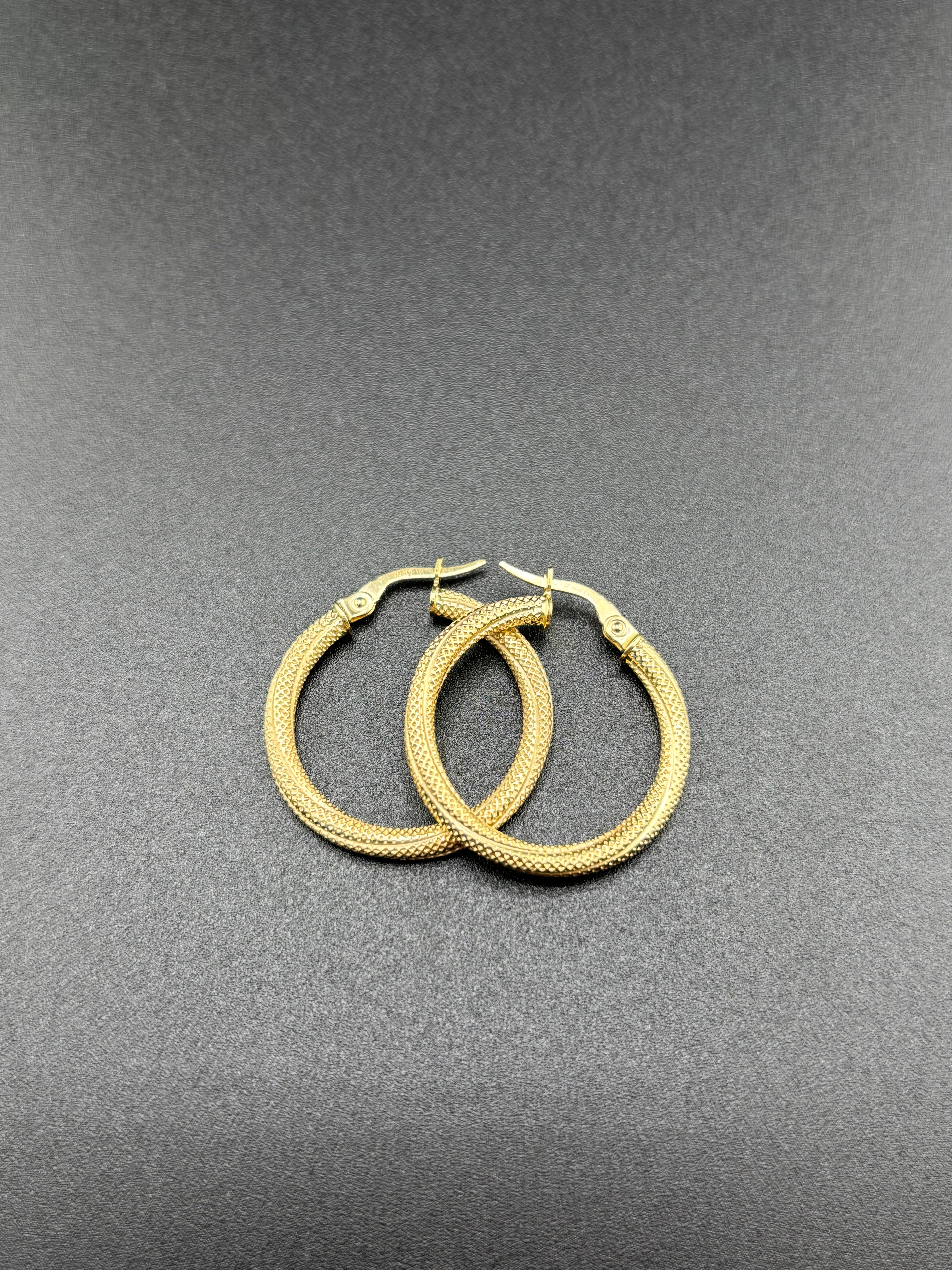 Argollas medianas de mujer en oro 10K