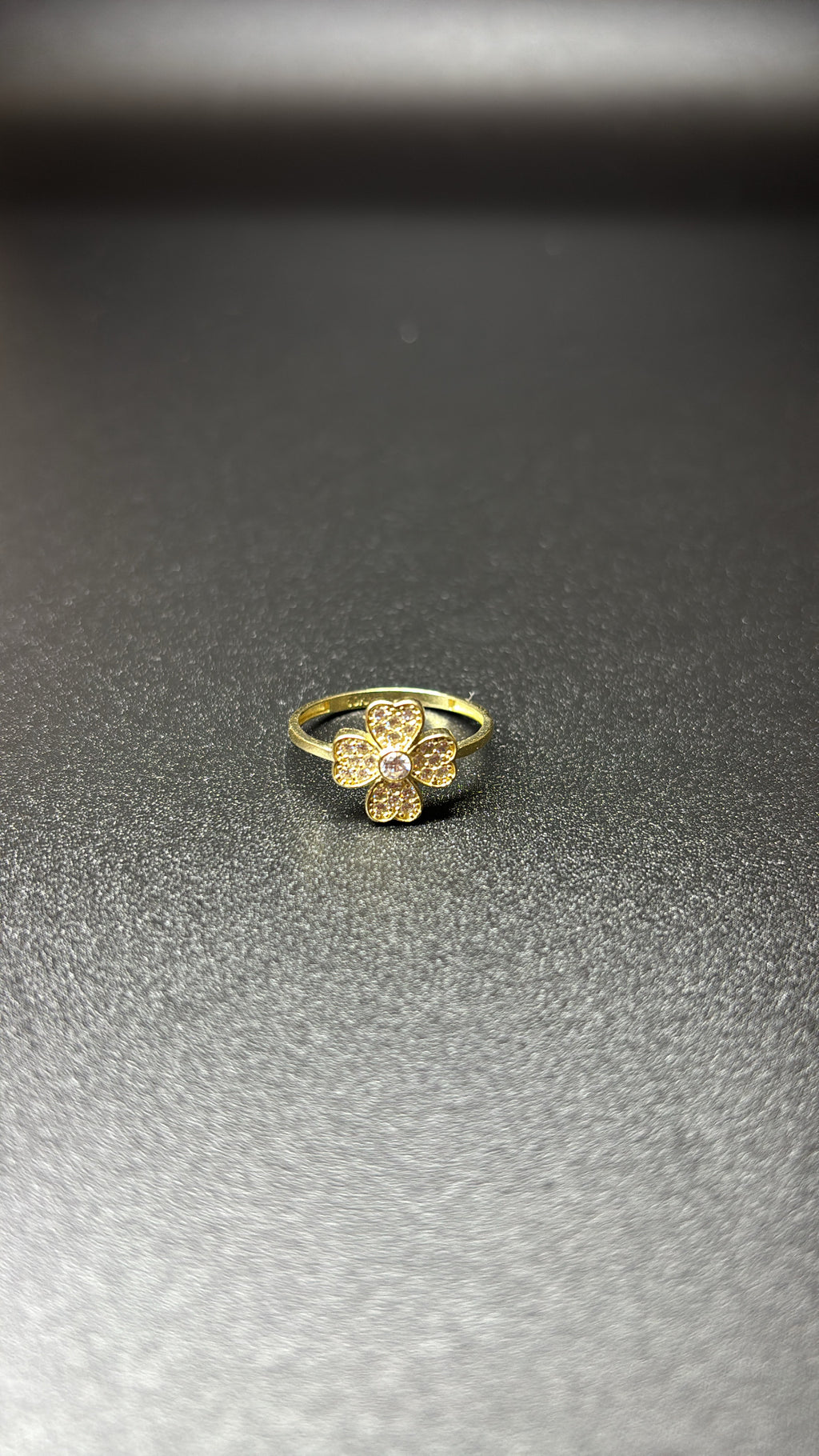 Anillo de flores en oro 10K