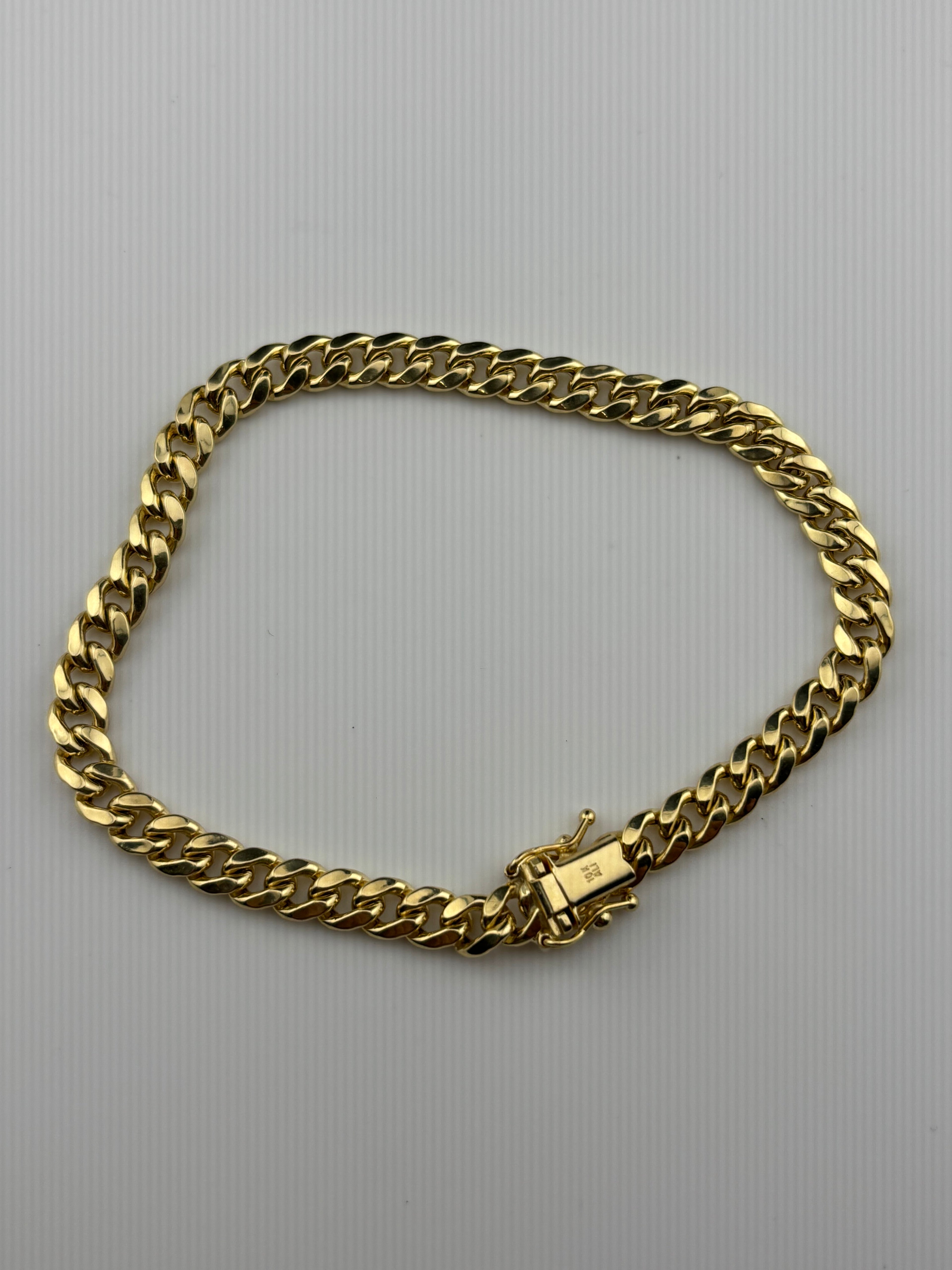 Pulsos eslabón cubano  semi sólido en oro 10k  con grosor 5.5mm