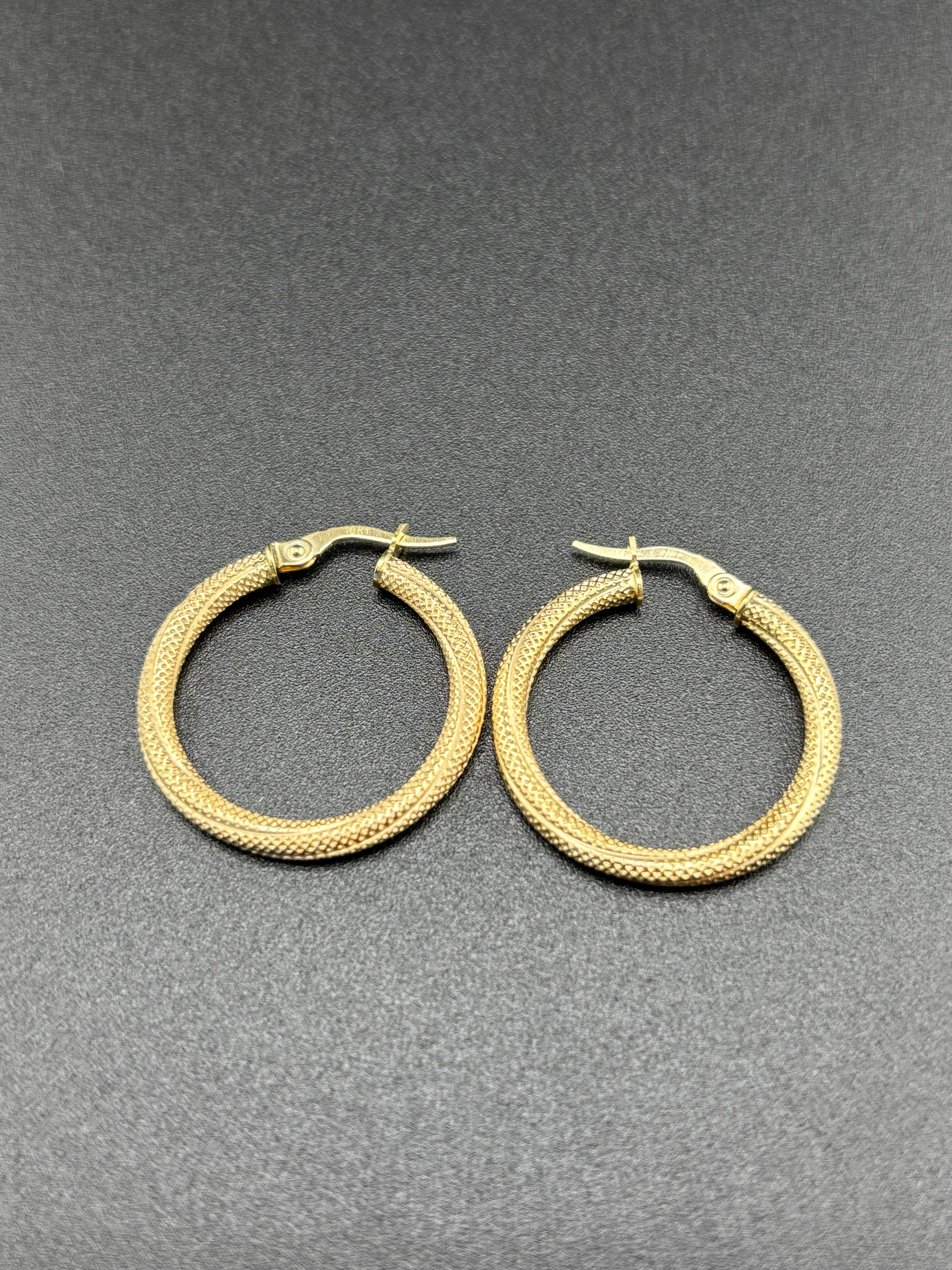 Argollas medianas de mujer en oro 10K