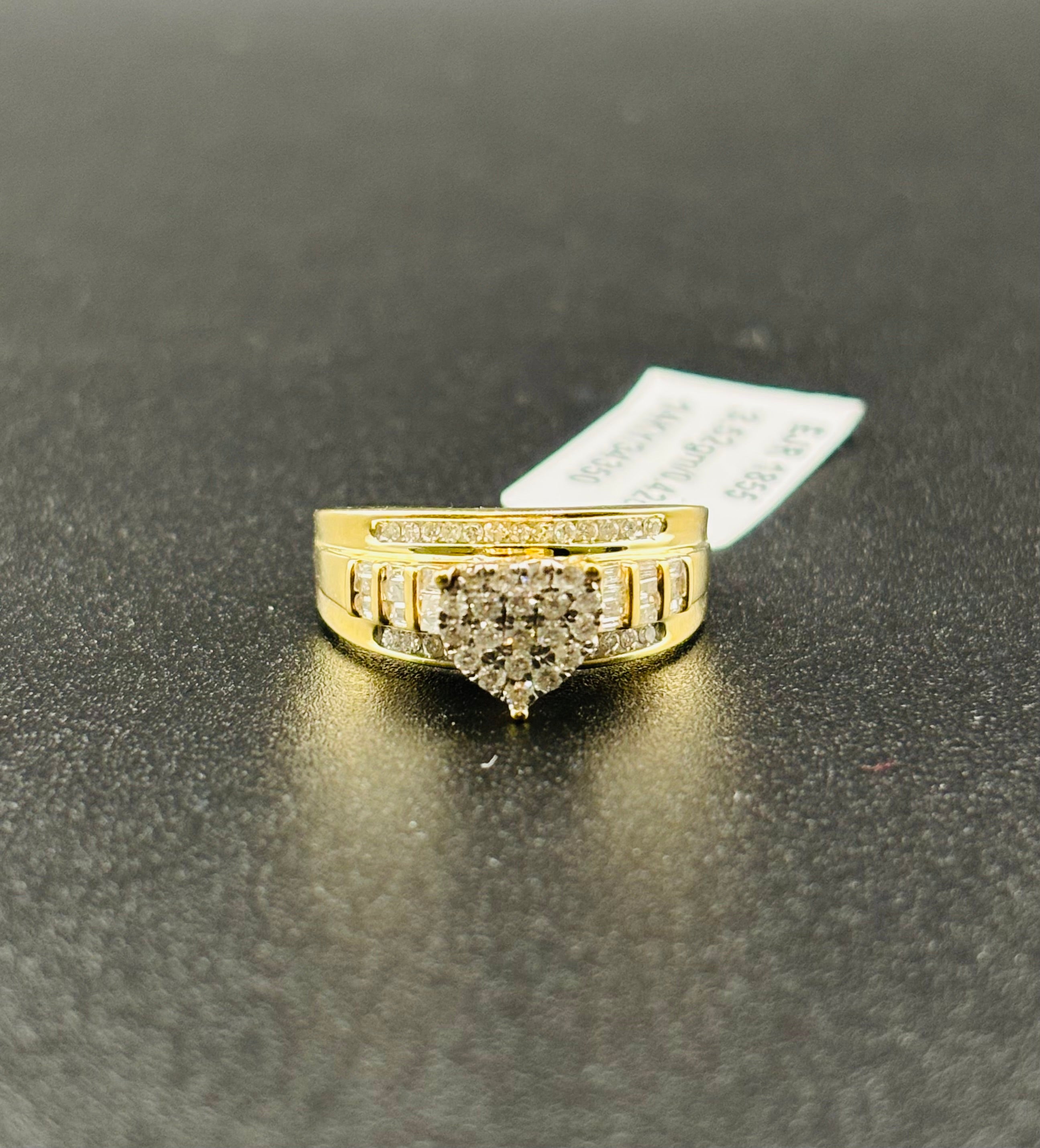 Anillo de mujer en oro 14K con diamantes naturales