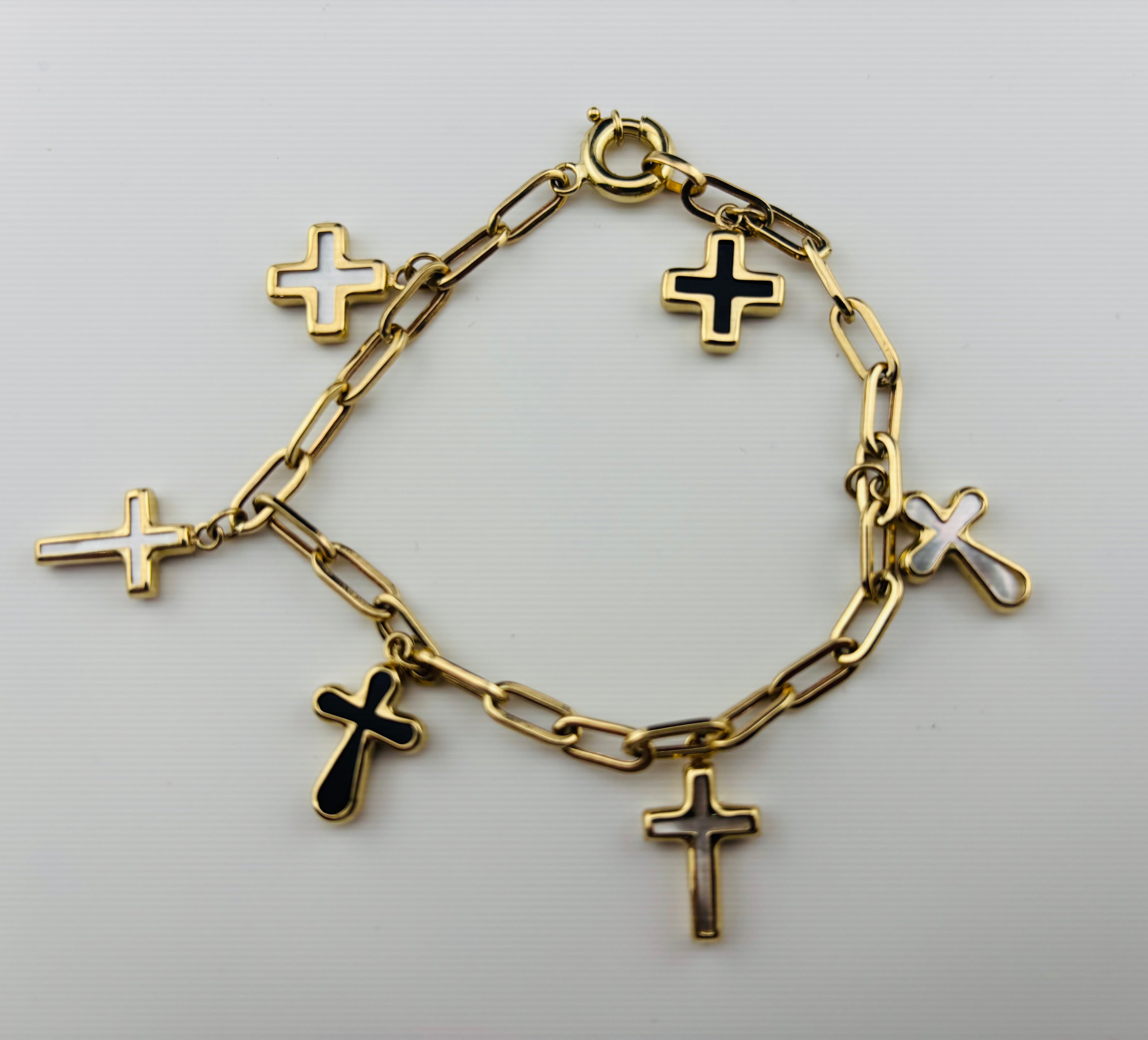 Hermosa pulsera en oro 10k con cruces