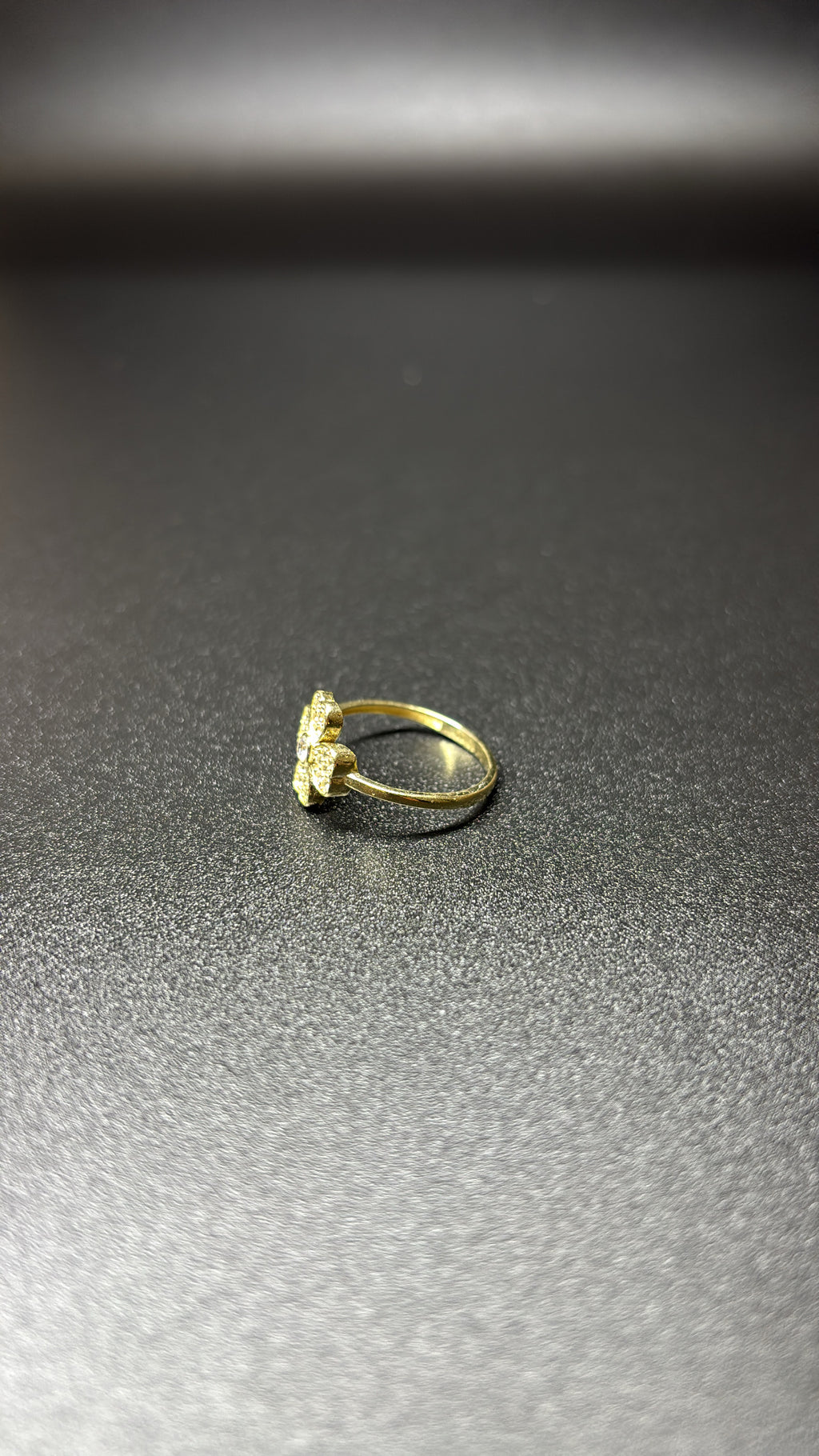 Anillo de flores en oro 10K