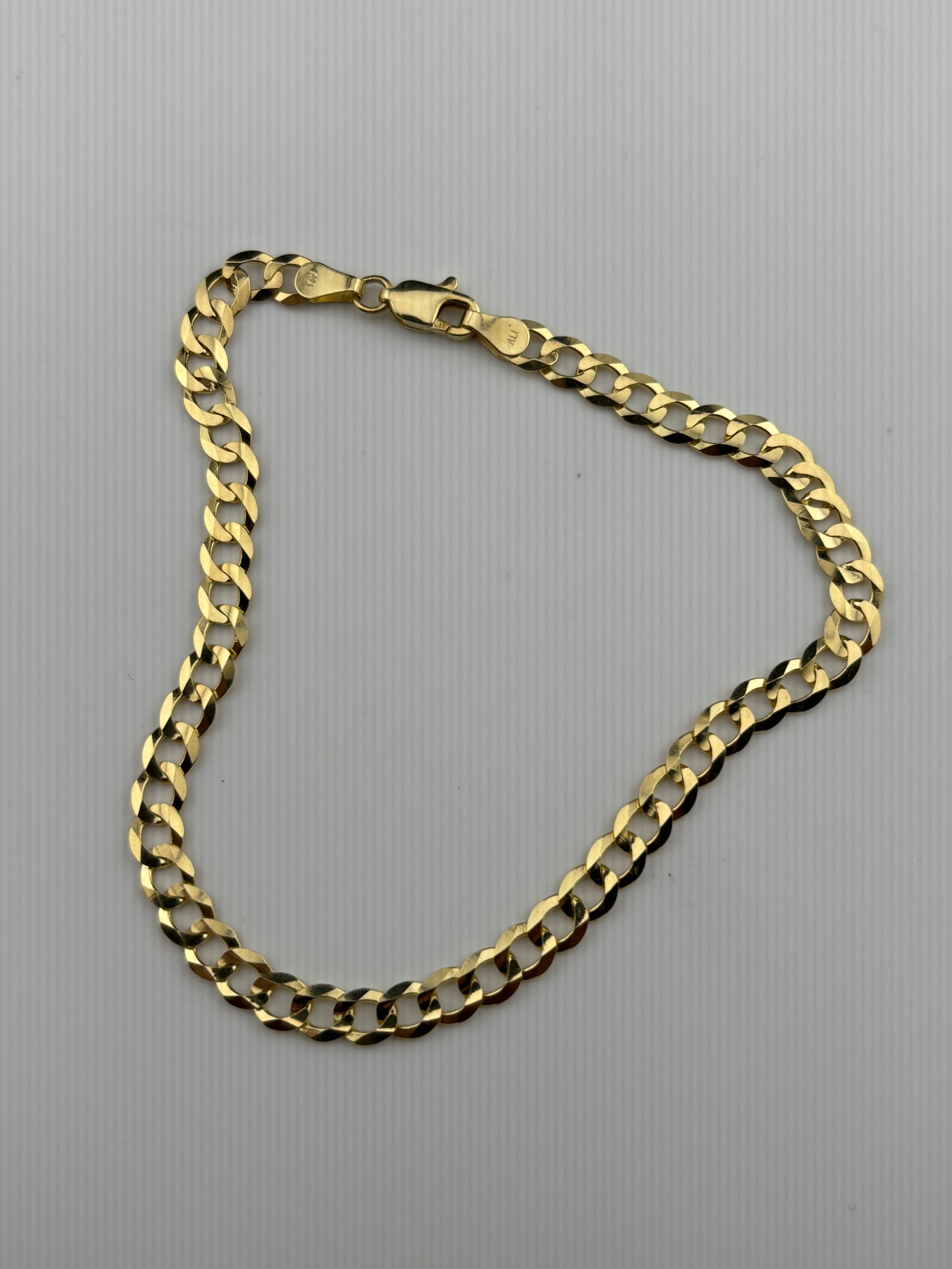 Pulso eslabón tradicional en oro 10K con grosor 4.65 mm